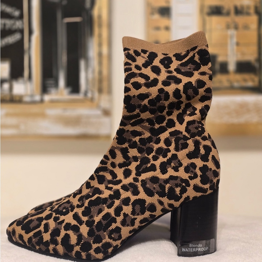Blondo Leopard Knit Sock Booties with Block Heel - Tan/Black NWT Women’s US 7